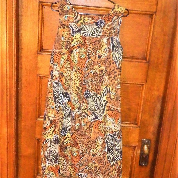 Comfortable, Designed Safari ~ DRESS ~ Medium - Picture 2 of 3